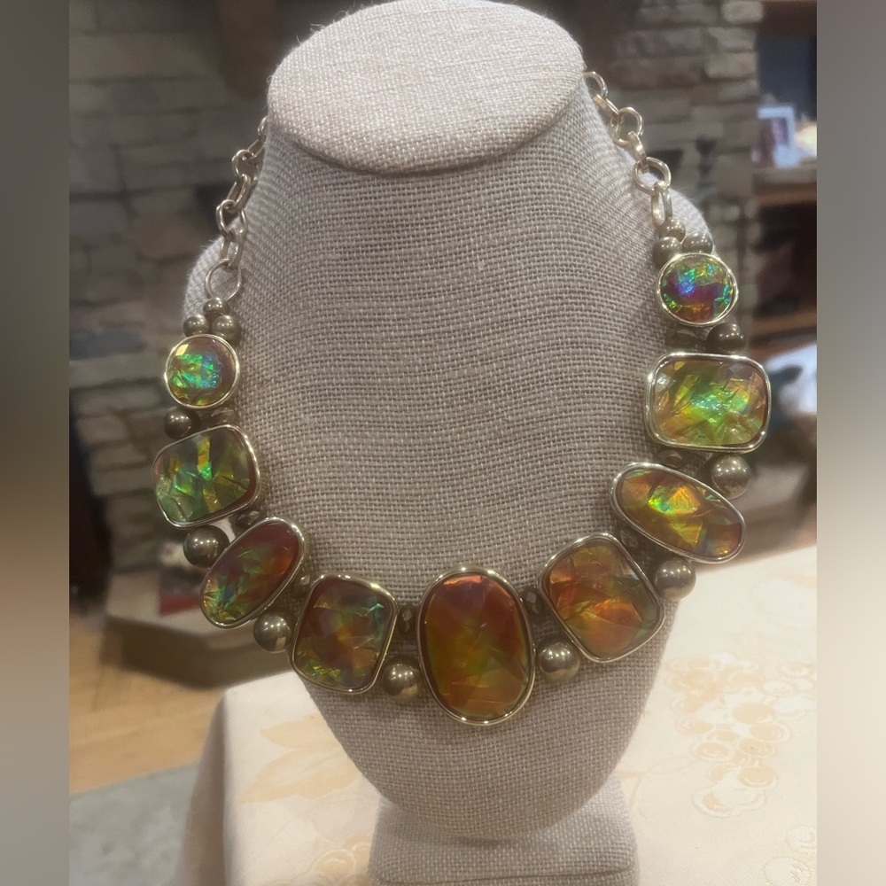 Vintage gold tone necklace